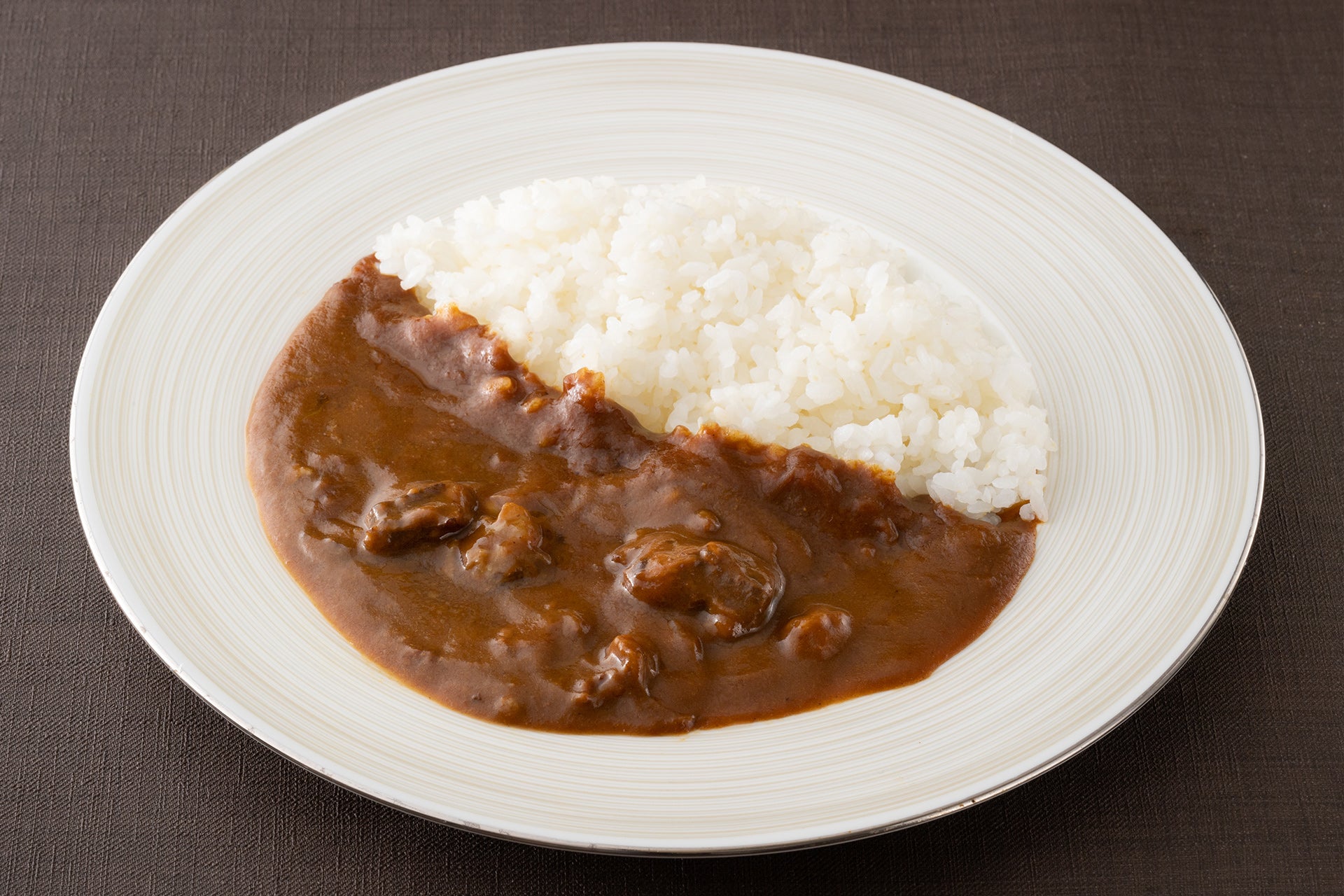 スカイレストランパリのシェフ特製の黒毛和牛 牛すじカレーをオフィスやご自宅で